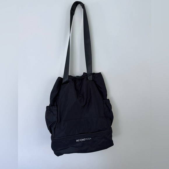 Beyond Yoga black Convertible Gym Bag - Picture 7 of 7